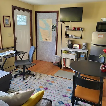 Apartment #2 With Large Kitchen Across The Street From The Beach Blaine Exterior photo