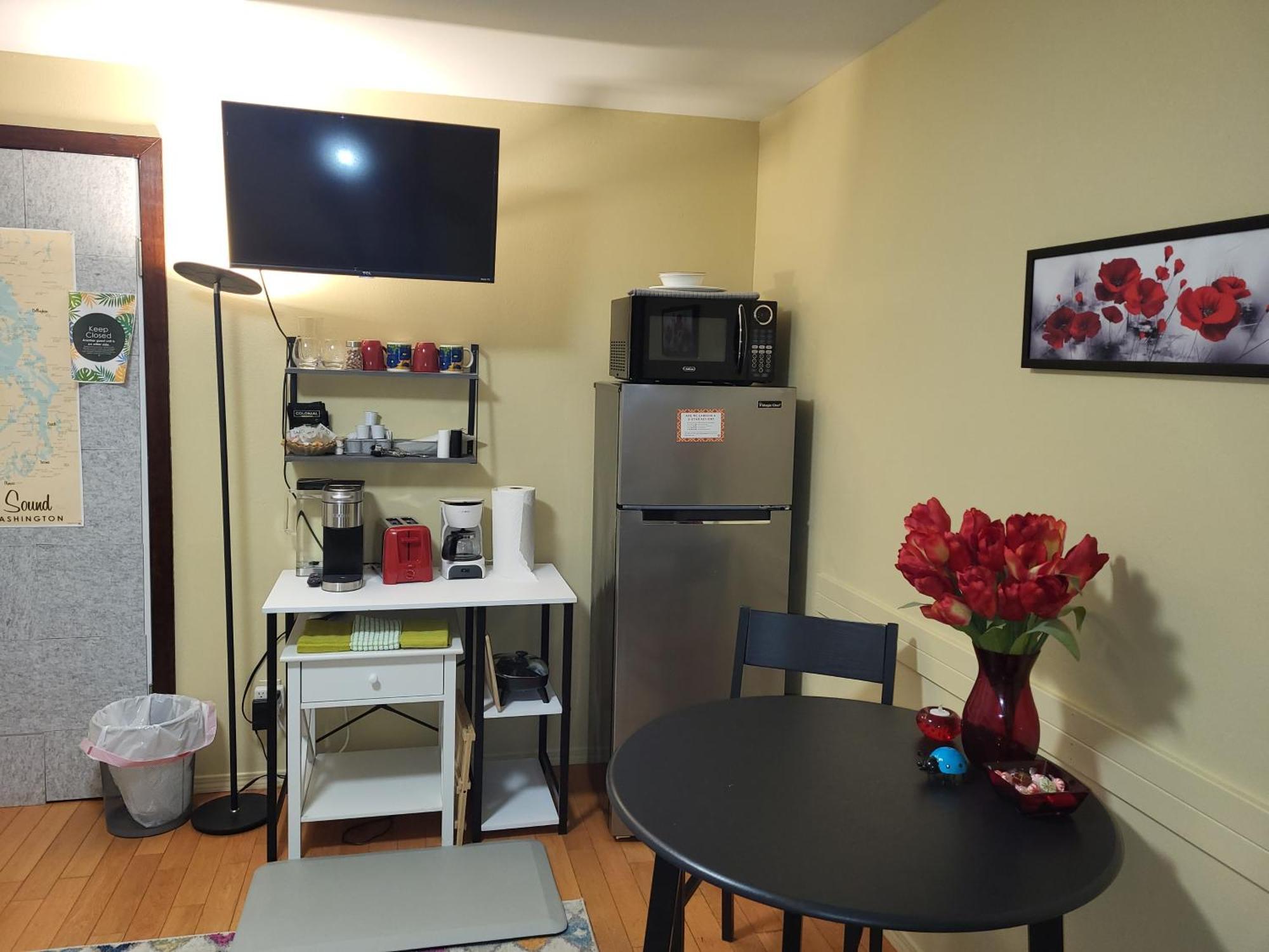 #2 With Large Kitchen Across The Street From The Apartment *