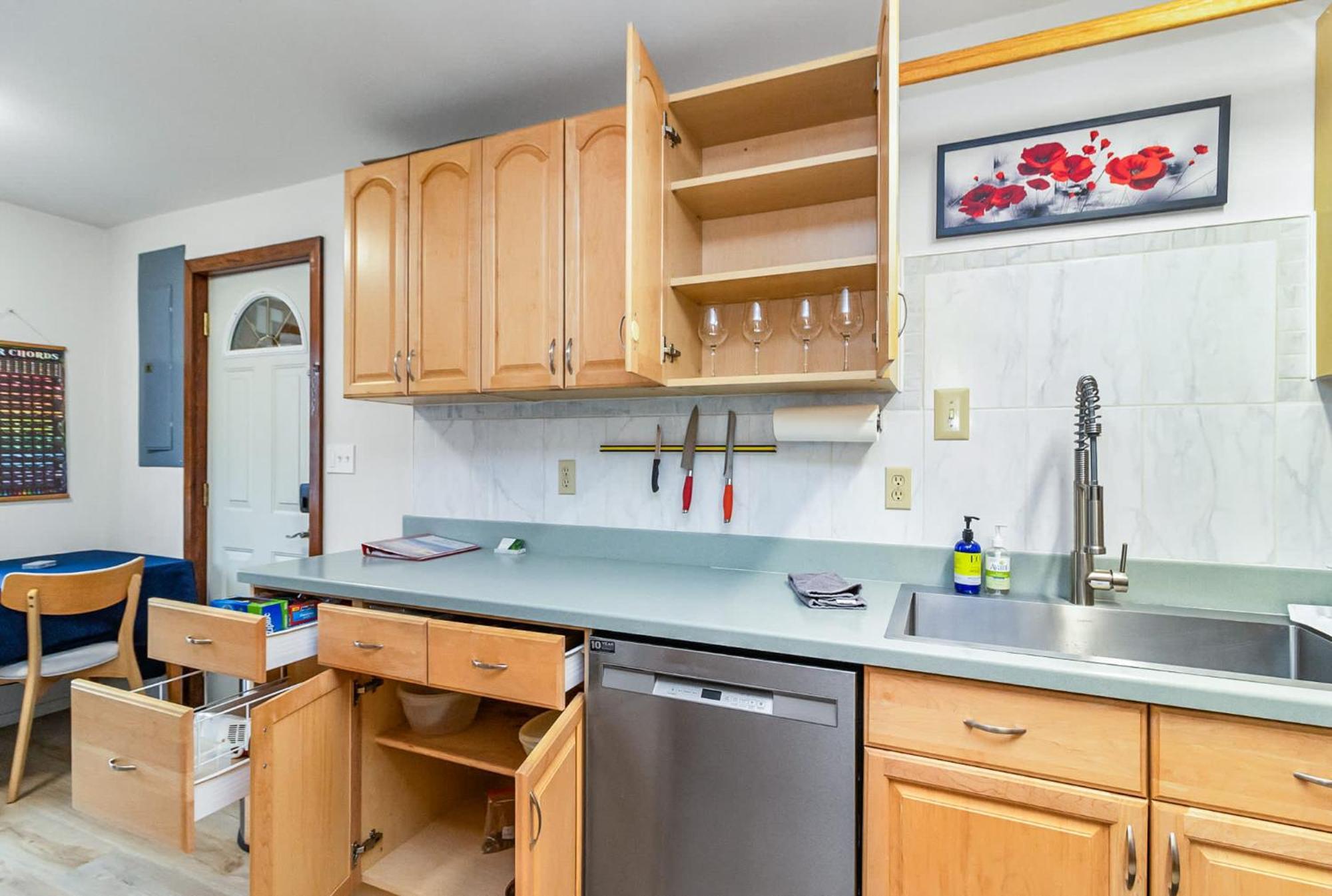 Apartamento #2 With Large Kitchen Across The Street From The