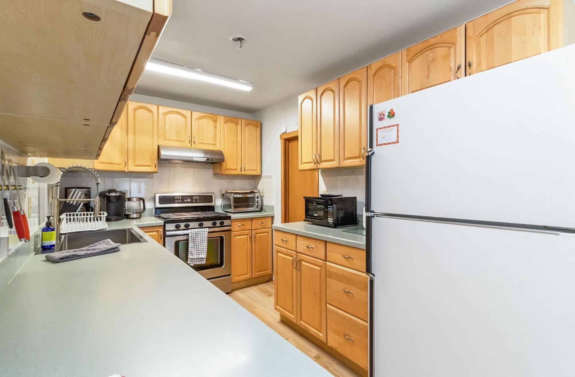 Apartamento #2 With Large Kitchen Across The Street From The